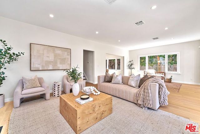 916 S Victoria Avenue, Los Angeles, CA 90019