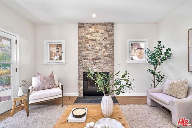 916 S Victoria Avenue, Los Angeles, CA 90019