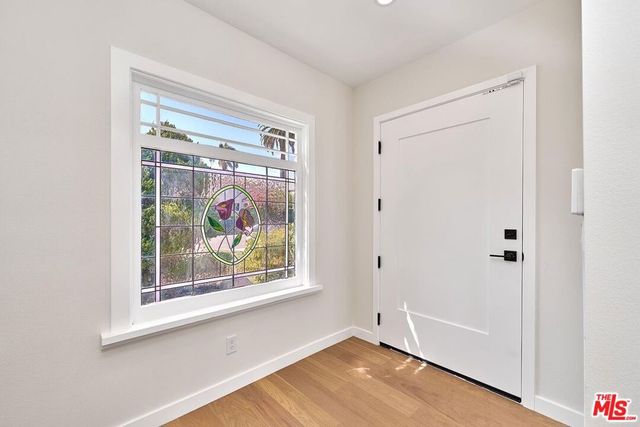 916 S Victoria Avenue, Los Angeles, CA 90019