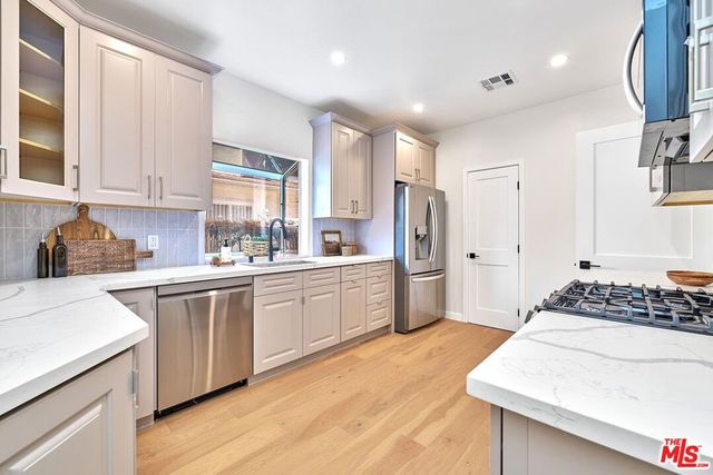 916 S Victoria Avenue, Los Angeles, CA 90019