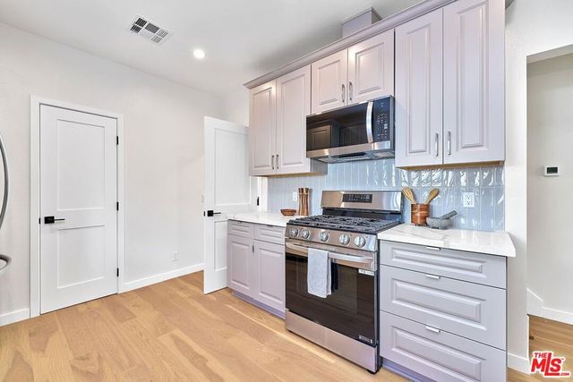 916 S Victoria Avenue, Los Angeles, CA 90019