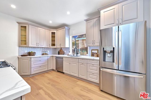916 S Victoria Avenue, Los Angeles, CA 90019