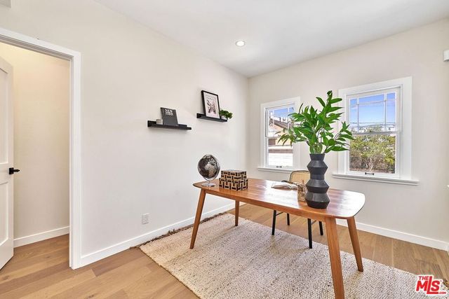 916 S Victoria Avenue, Los Angeles, CA 90019
