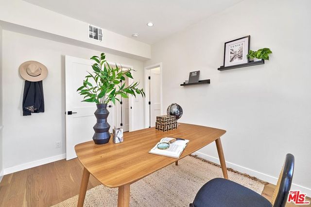 916 S Victoria Avenue, Los Angeles, CA 90019