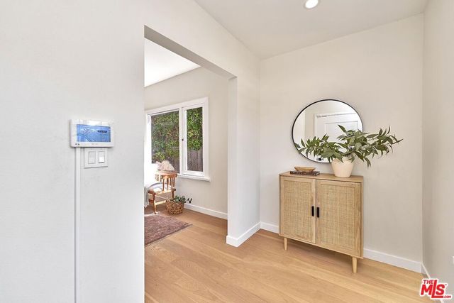 916 S Victoria Avenue, Los Angeles, CA 90019