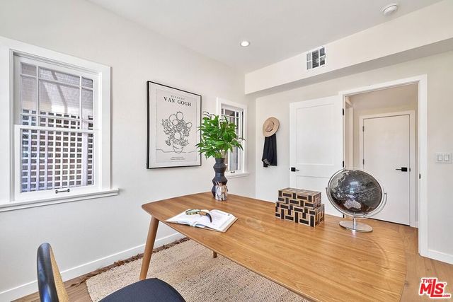 916 S Victoria Avenue, Los Angeles, CA 90019