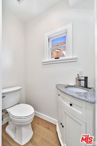 916 S Victoria Avenue, Los Angeles, CA 90019