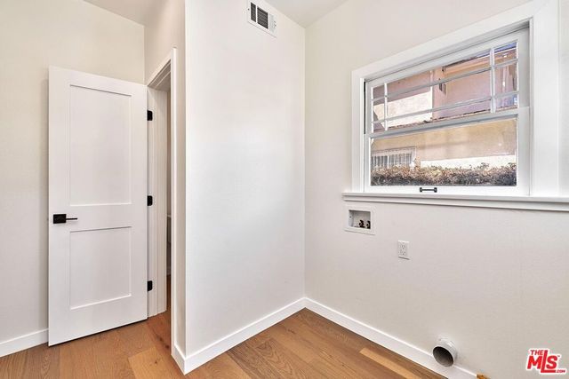 916 S Victoria Avenue, Los Angeles, CA 90019
