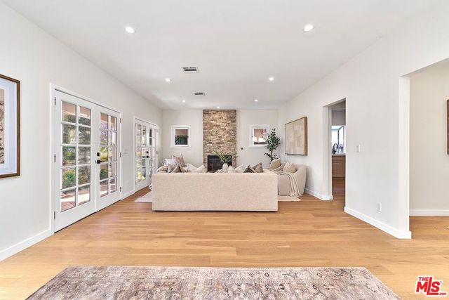 916 S Victoria Avenue, Los Angeles, CA 90019