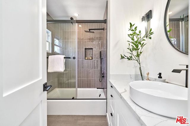 916 S Victoria Avenue, Los Angeles, CA 90019