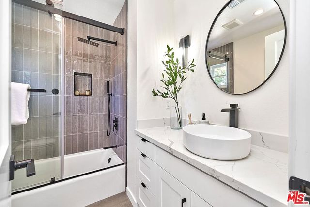 916 S Victoria Avenue, Los Angeles, CA 90019