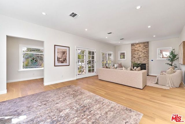916 S Victoria Avenue, Los Angeles, CA 90019