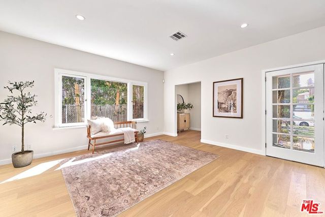 916 S Victoria Avenue, Los Angeles, CA 90019