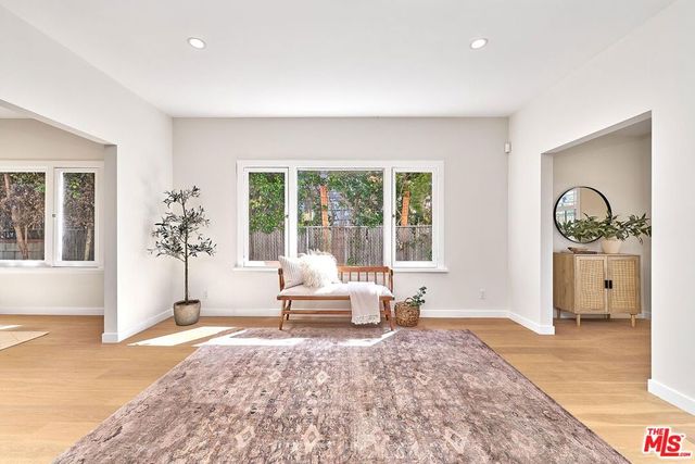 916 S Victoria Avenue, Los Angeles, CA 90019