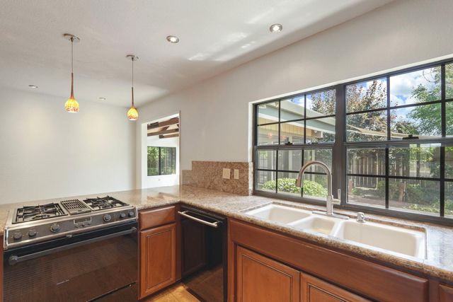 816 Evert Ct, Lodi, CA 95242