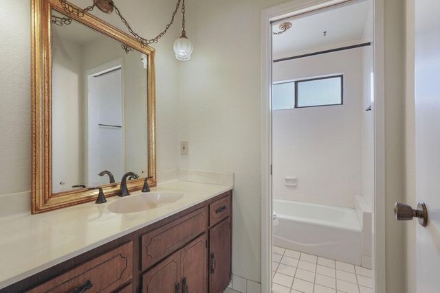 816 Evert Ct, Lodi, CA 95242