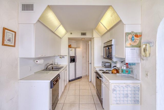 20185 E Country Club Drive 1709, Miami, FL 33180