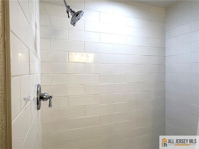 303 Sharon Way 303B, Monroe, NJ 08831