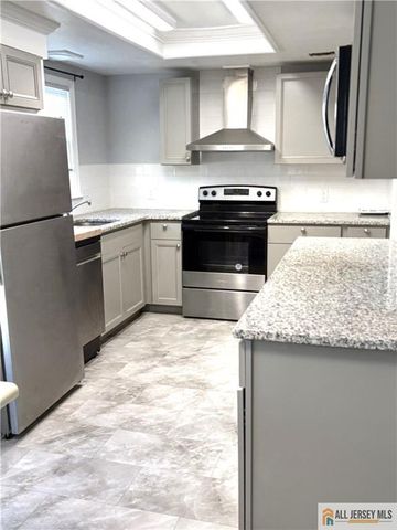 303 Sharon Way 303B, Monroe, NJ 08831