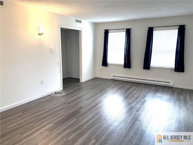 303 Sharon Way 303B, Monroe, NJ 08831