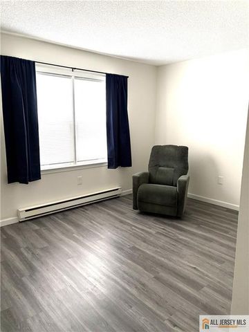 303 Sharon Way 303B, Monroe, NJ 08831