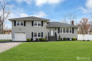 15 Maplehurst Lane, Piscataway, NJ 08854