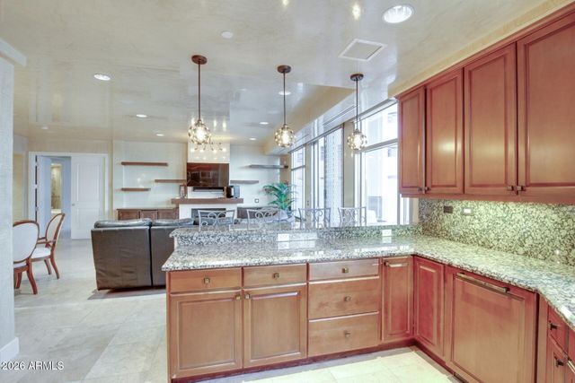 2211 E CAMELBACK Road 106, Phoenix, AZ 85016