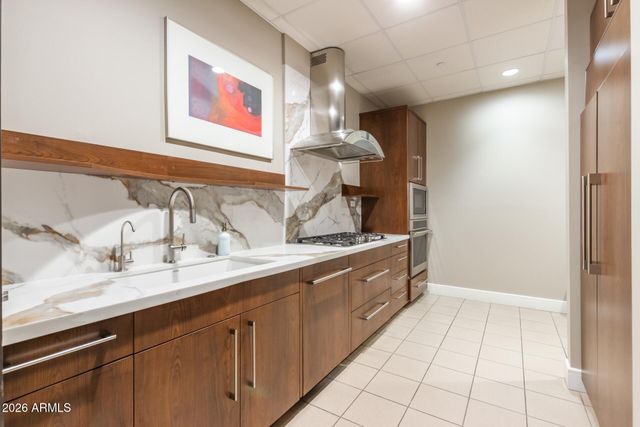 2211 E CAMELBACK Road 106, Phoenix, AZ 85016
