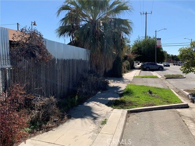 398 N 10th Street, Colton, CA 92324