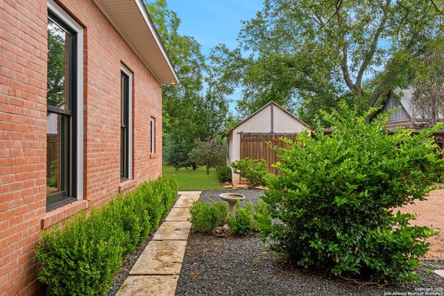 509 W Austin St, Fredericksburg, TX 78624