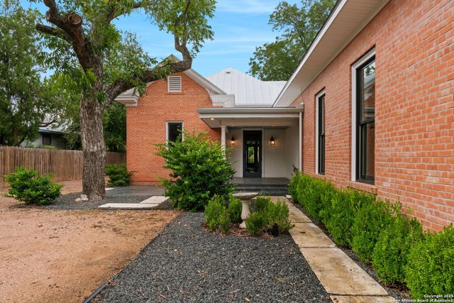 509 W Austin St, Fredericksburg, TX 78624