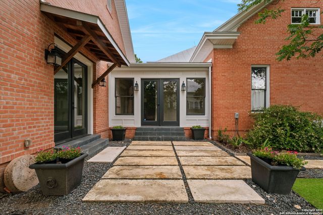 509 W Austin St, Fredericksburg, TX 78624