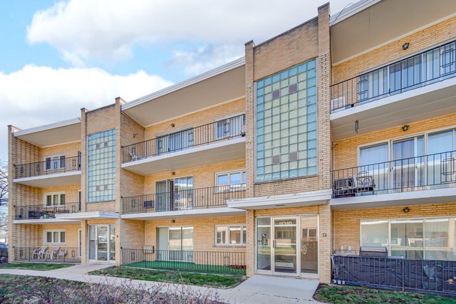 10336 S Pulaski Road 202, Oak Lawn, IL 60453