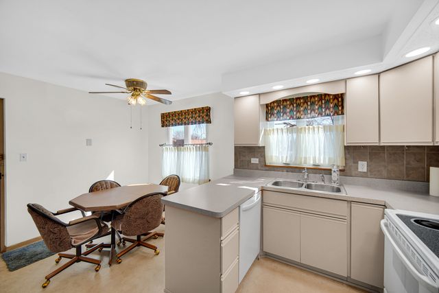 10336 S Pulaski Road 202, Oak Lawn, IL 60453