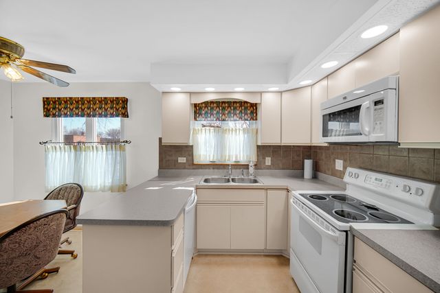 10336 S Pulaski Road 202, Oak Lawn, IL 60453