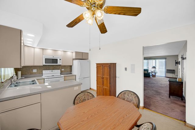 10336 S Pulaski Road 202, Oak Lawn, IL 60453