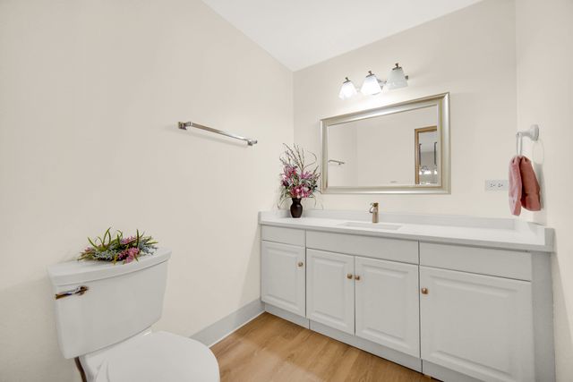 10336 S Pulaski Road 202, Oak Lawn, IL 60453