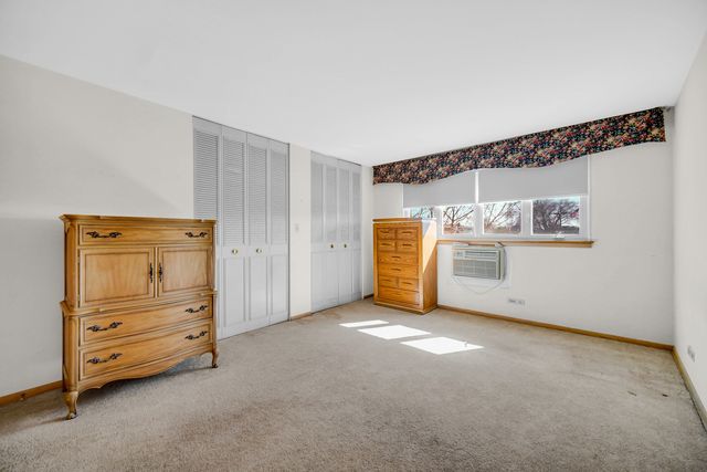 10336 S Pulaski Road 202, Oak Lawn, IL 60453