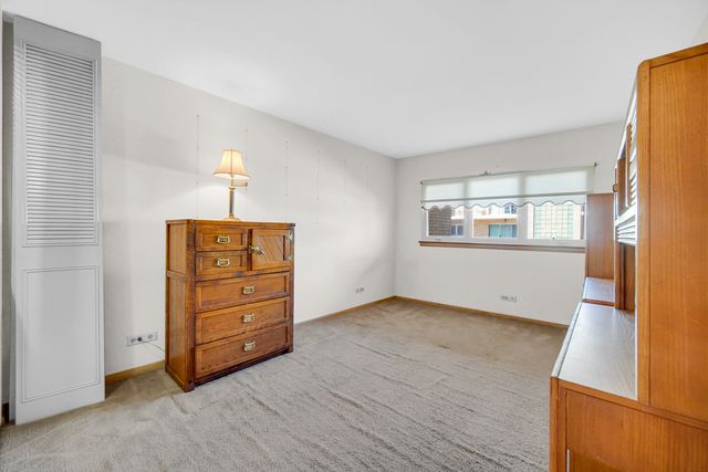 10336 S Pulaski Road 202, Oak Lawn, IL 60453