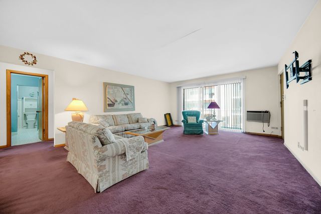 10336 S Pulaski Road 202, Oak Lawn, IL 60453