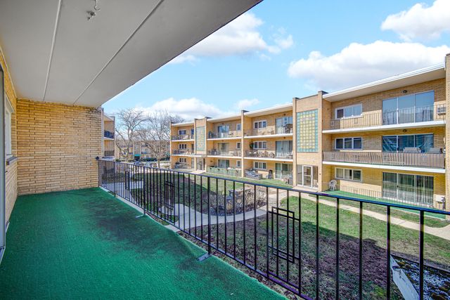 10336 S Pulaski Road 202, Oak Lawn, IL 60453