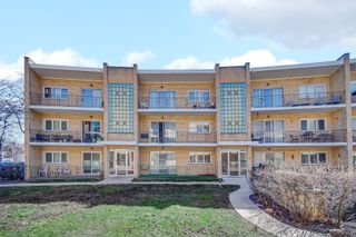 10336 S Pulaski Road 202, Oak Lawn, IL 60453