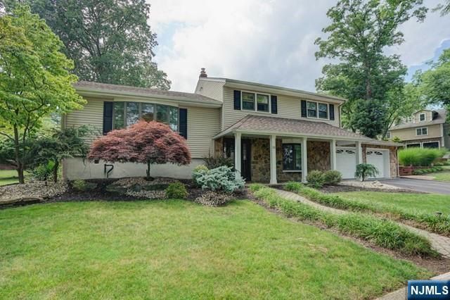 31 Clinton Lane, Wayne, NJ 07470