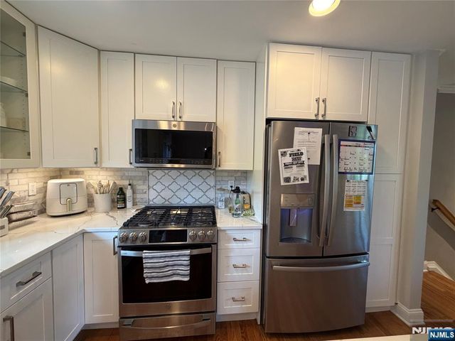 31 Clinton Lane, Wayne, NJ 07470