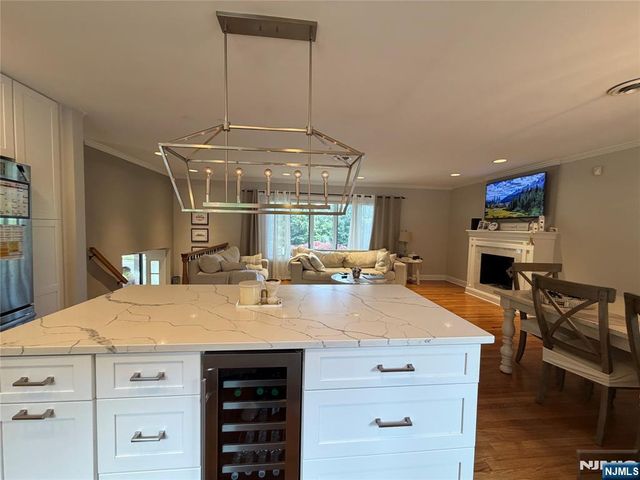 31 Clinton Lane, Wayne, NJ 07470