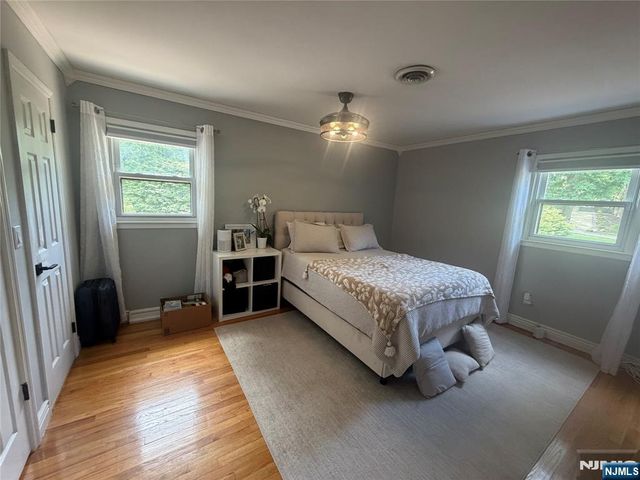 31 Clinton Lane, Wayne, NJ 07470
