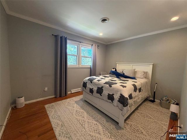 31 Clinton Lane, Wayne, NJ 07470