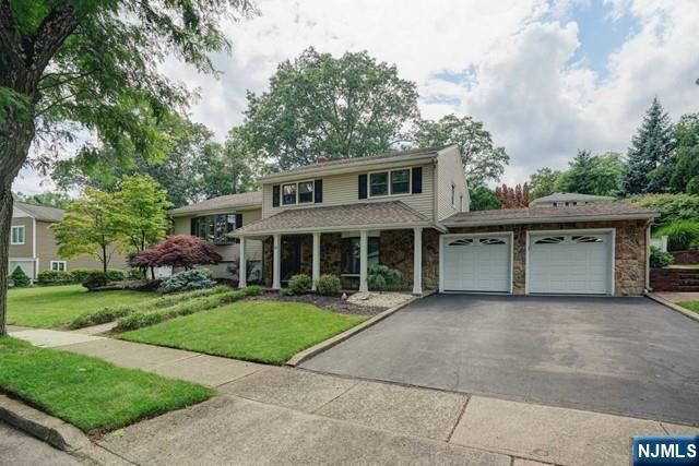 31 Clinton Lane, Wayne, NJ 07470