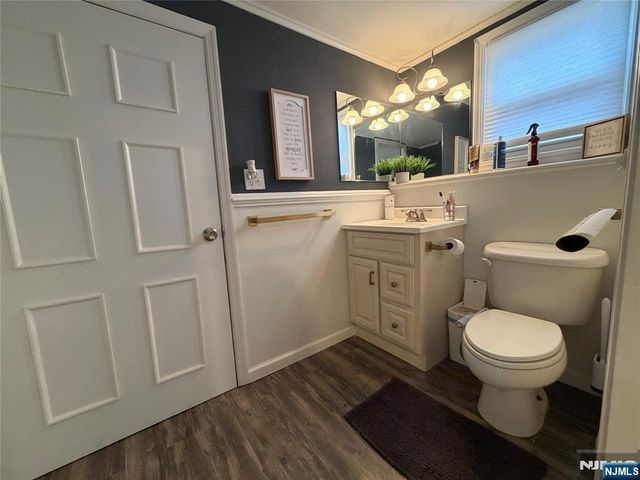 31 Clinton Lane, Wayne, NJ 07470