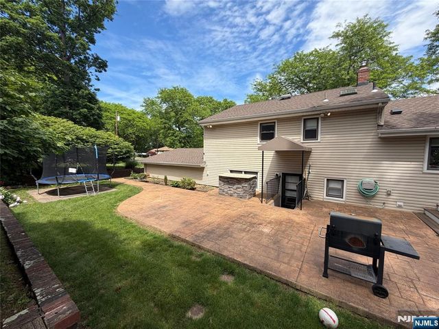 31 Clinton Lane, Wayne, NJ 07470